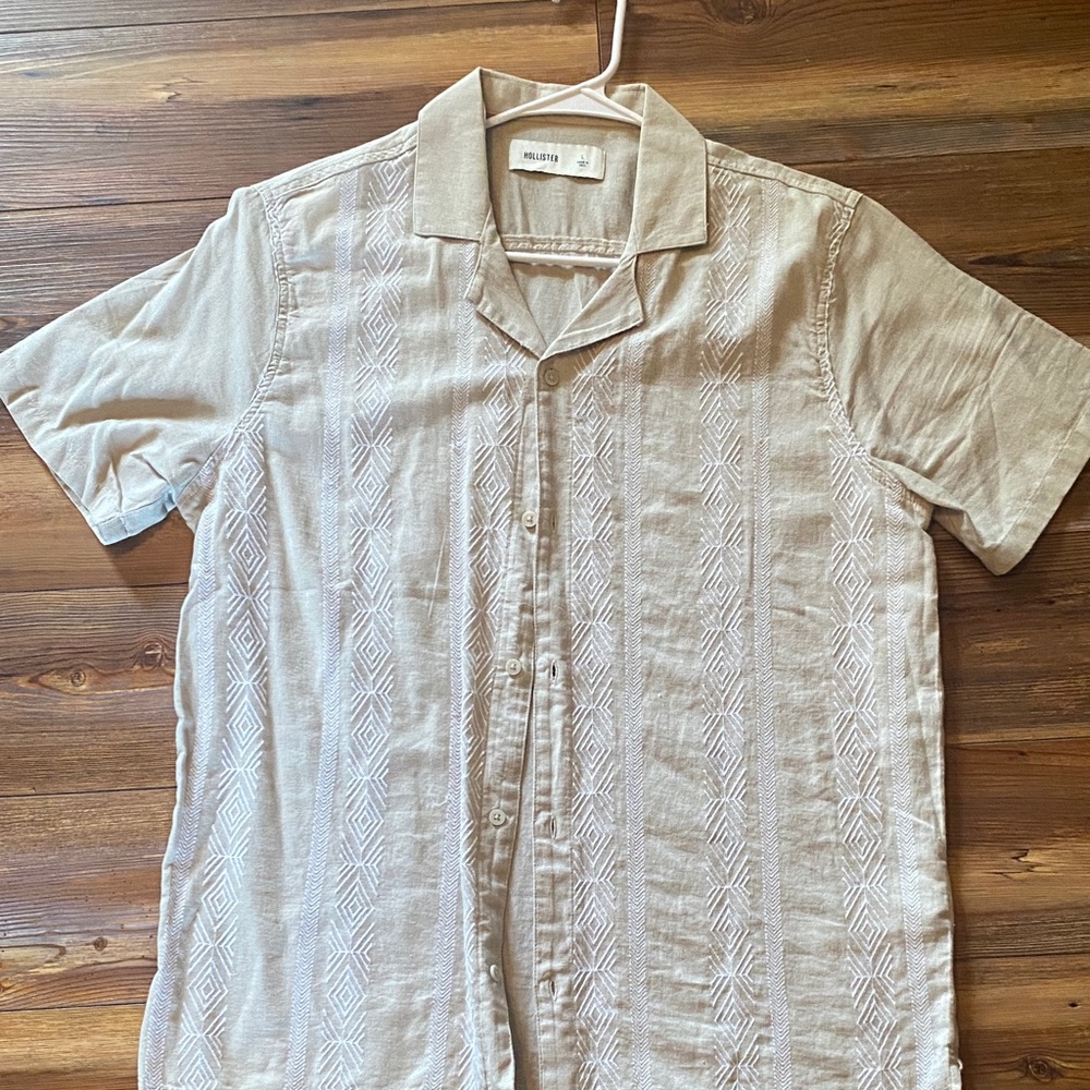 Hollister Light Tan Geometric Button-Down Shirt